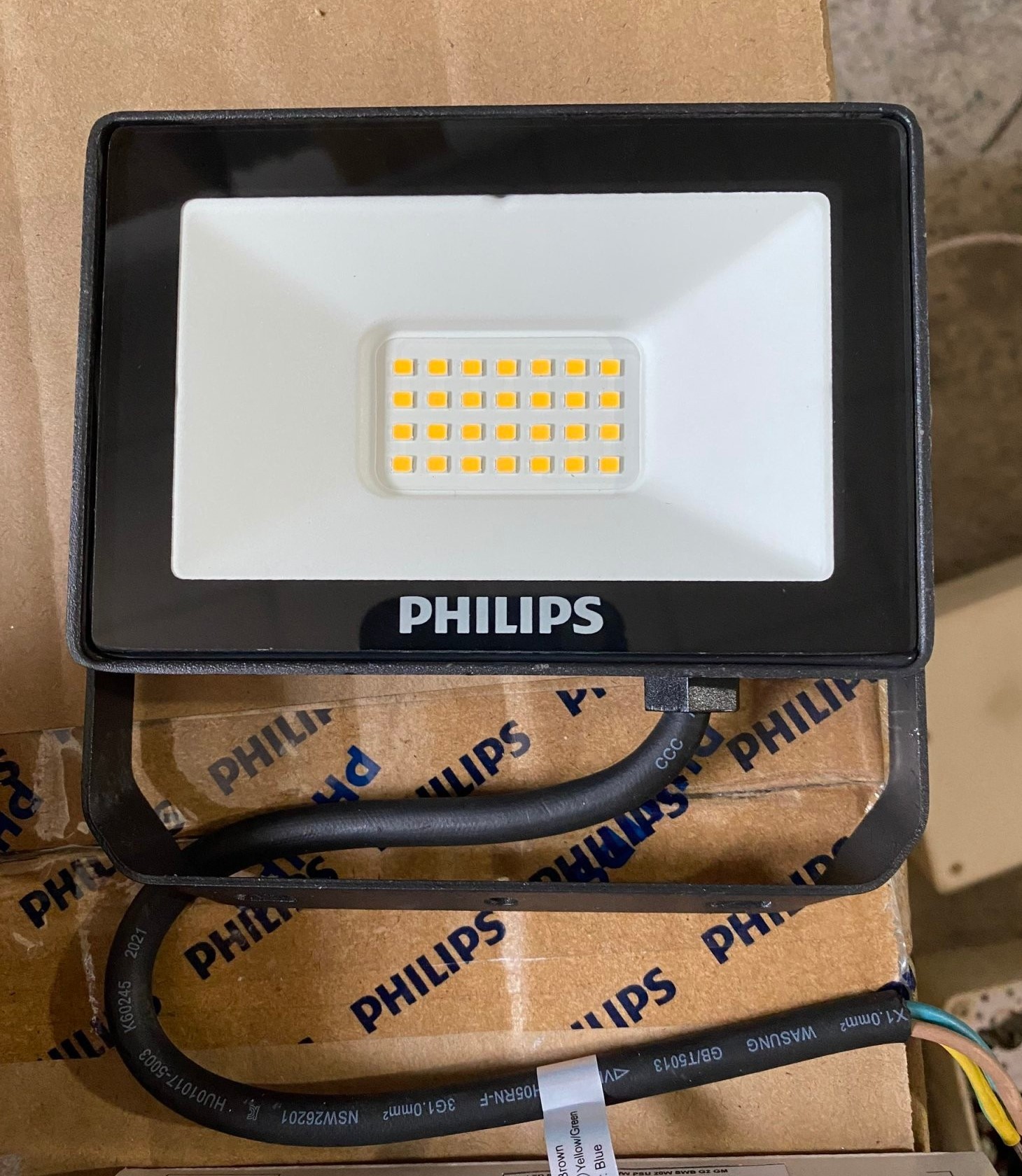 Đèn pha LED Philips BVP150 LED9/NW 220-240V 10W G2 GM IP65 4000K