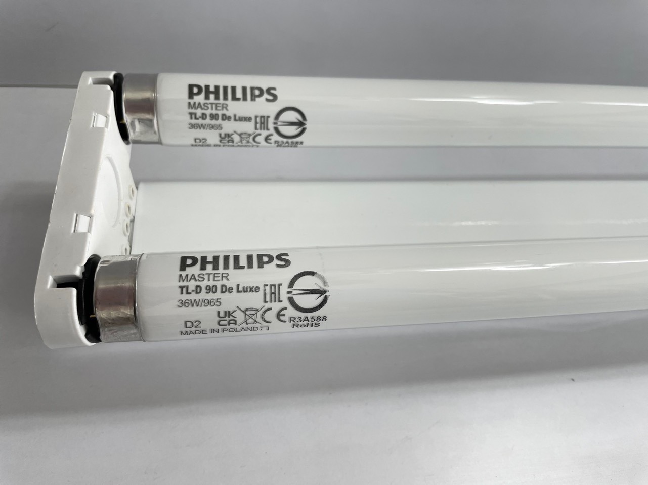 Đèn so màu Philips Master De Luxe TL-D90 36W 940/950/965 T8 khi được lắp đặt & chiếu sáng